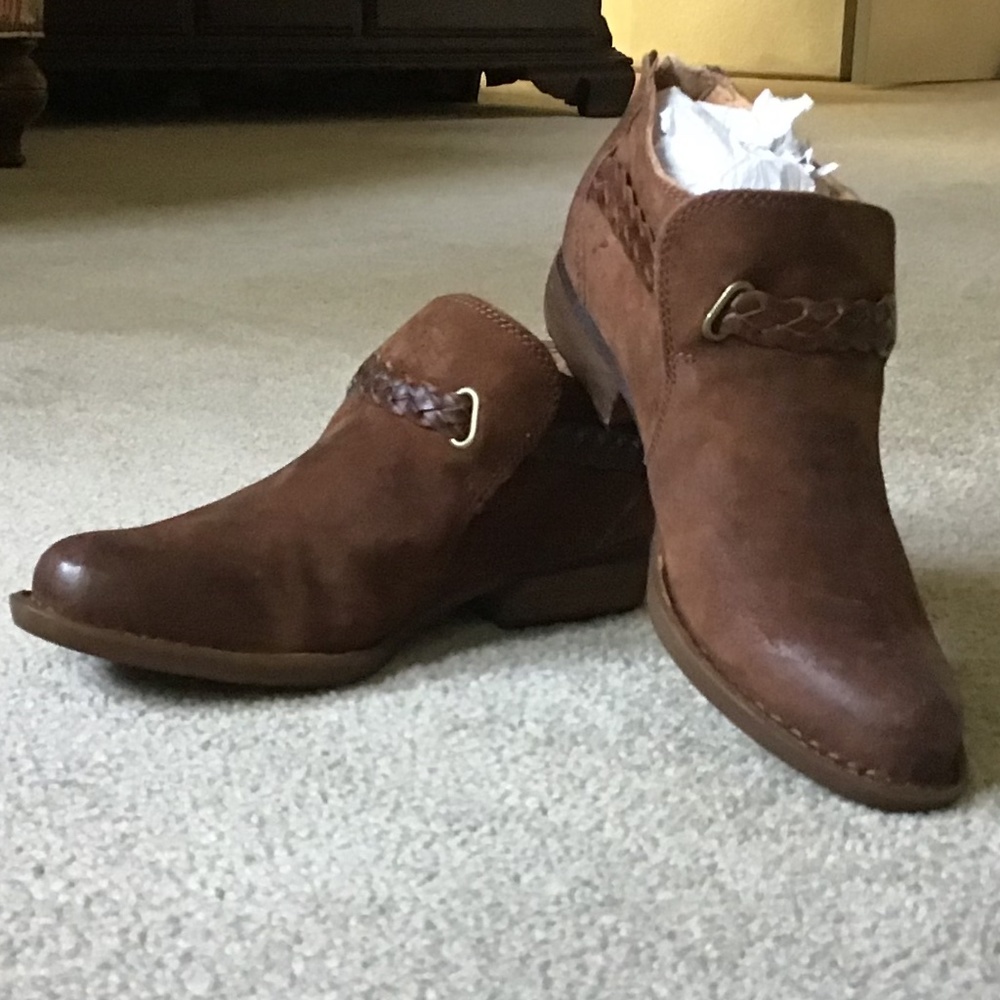 Born Sylvia Women Boots Size 8M